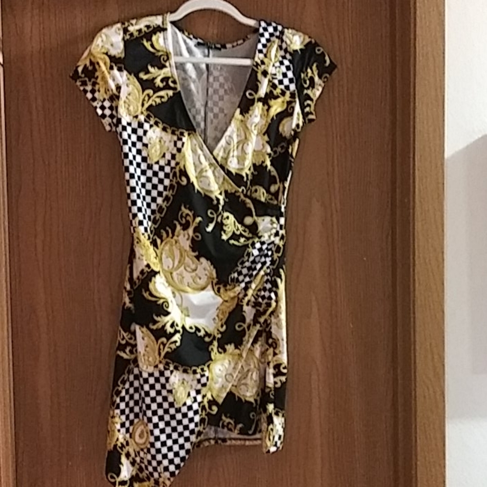 Short sleeve above knee dress